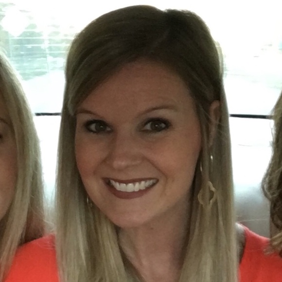 Meet your Posher, Jennifer - Picture 1 of 1